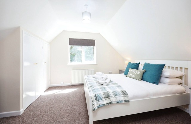 Birdham Four - sleeps 4 guests in 2 bedrooms