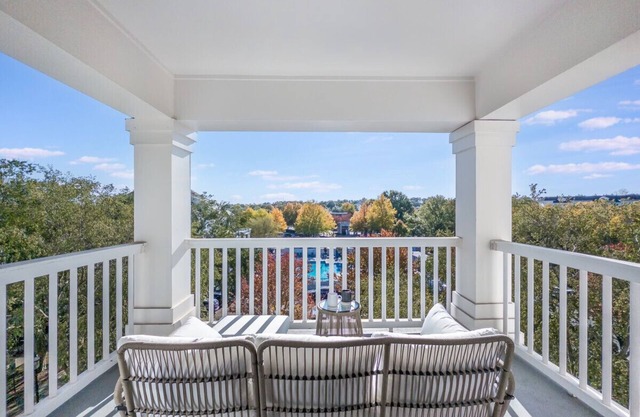 Birkdale Lookout Elevator Shop-Eat-Work-Play