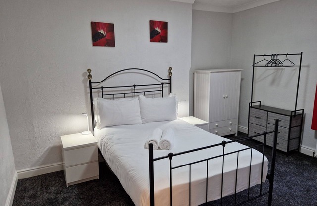Birtley's Diamond 3 bed Apt, sleeps 6 Guests