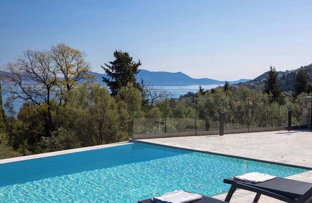 BITTER ALMOND TREES VILLAS - Stylish villa, sea views 1000m from Nikiana & Beach