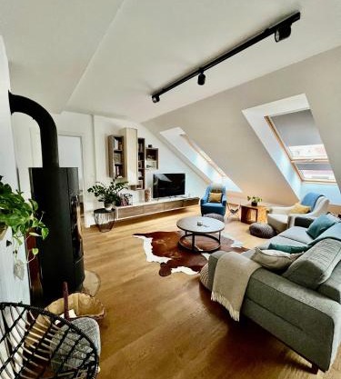 BL - The Penthouse, 24hr Self Check-in, 2 Bedrooms, Fireplace, AC, Panoramic View from main Balcony, 3-minute walk to City Center