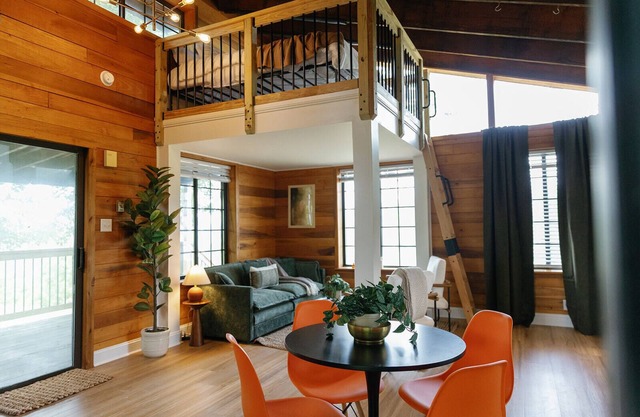 "Black Hawk" - Overlook Cabin in RRG