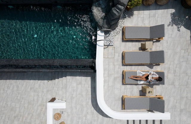Black occhio villa Santorini
