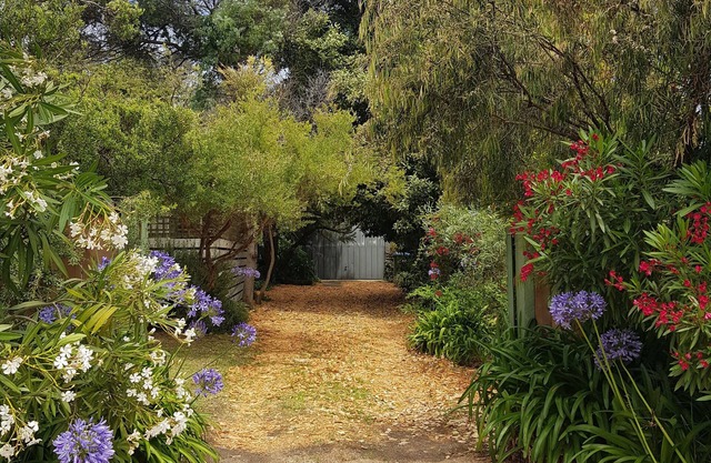 Blairgowrie cottage by the sea, private and tranquil.