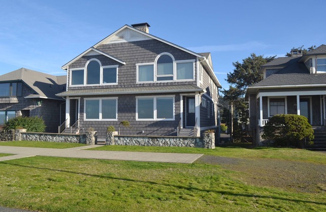 Blakely Prom House - Prime Oceanfront Location - On Promenade