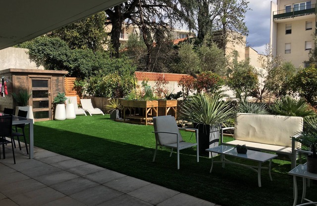 Bleuprovence et Spa - Appt 3 étoiles baignoire balnéo terrasse à Nîmes
