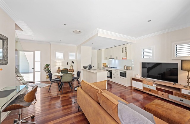 Blissful Bulimba ~ 3Bed/2.5Bath/1Car ~ Townhouse