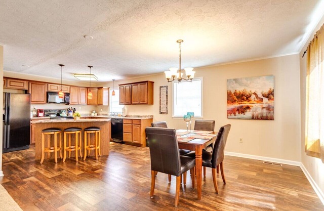 Blissful Bungalow across from LMU campus