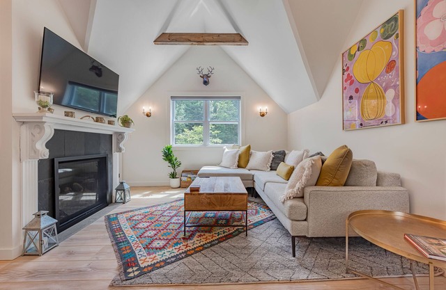 "Blissful Retreat" Elegant , Charming & Peaceful