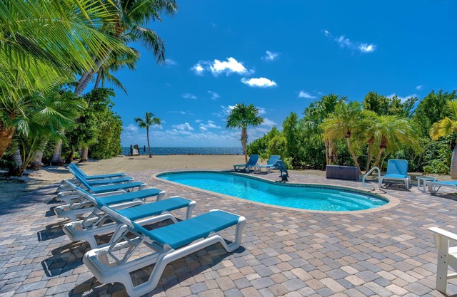 Blue Dolphin Oceanfront Estate, Millionaire's Row, Private Saltwater Pool