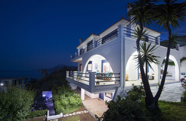 Blue Dream villa: a seaside beauty in Euboea island