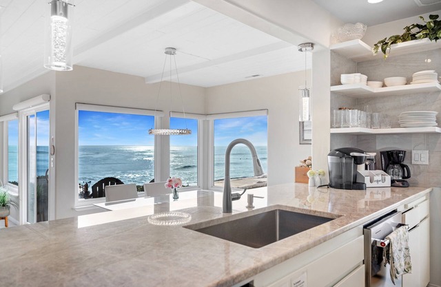 Blue Haven-Oceanfront Stay Near Cambria & Beaches
