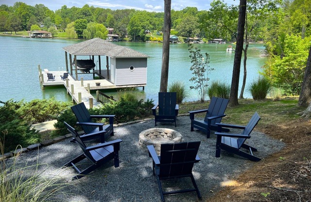 Blue Heron Cottage, Dock, Beach, Peaceful Cove, SUPs, Canoe, Kayaks, Ping Pong