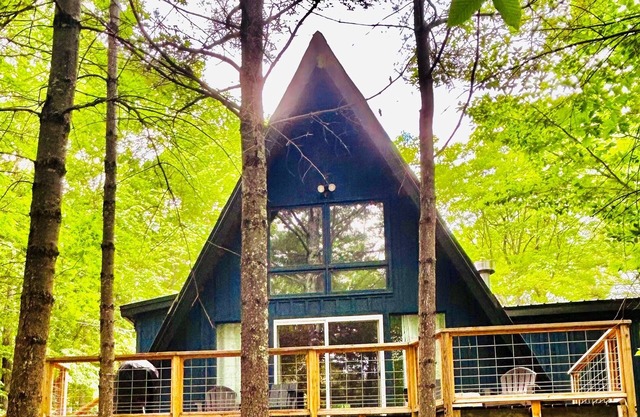 Blue Hour Hot Tub | Dog Friendly | AC Mini Split