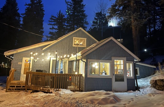 BLUE HOUSE IN THE HEART OF EVERGREEN