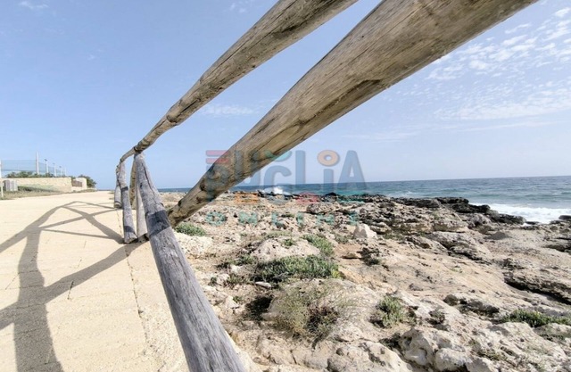 Blue House seafront studio apartment in Red Place