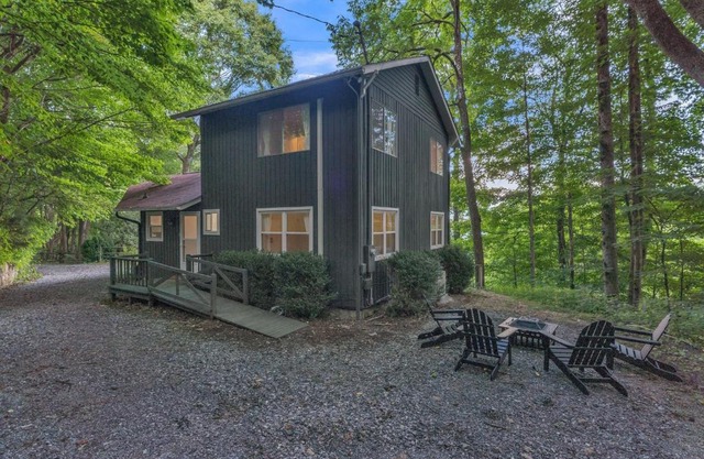 Blue Ridge Lookout Beautiful Modern Cabin - Nature Hikes and Pets OK cabin