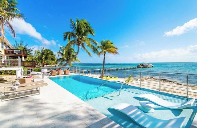 Blue Serenity: Beach House w/Pool, Pickleball Courts + Backyard Snorkeling