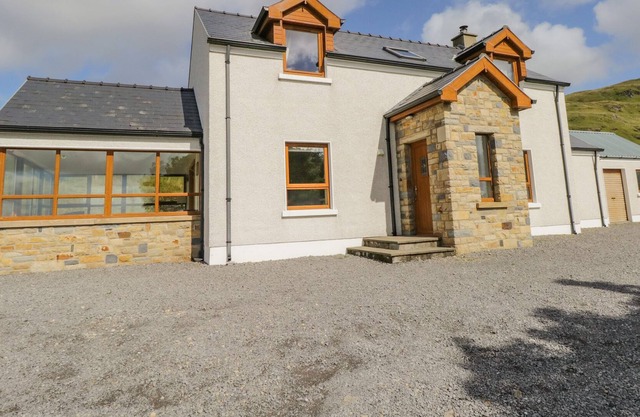 BLUE STACK HOUSE, family friendly in Donegal Town, County Donegal