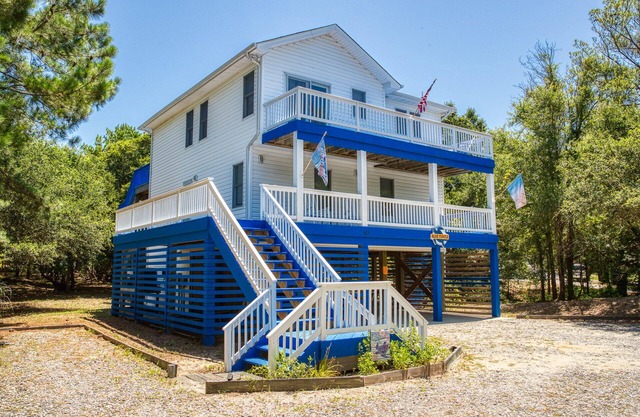 Blue Turtle Beach House with 2 pools, hot tub, near beach in Chicahauk,