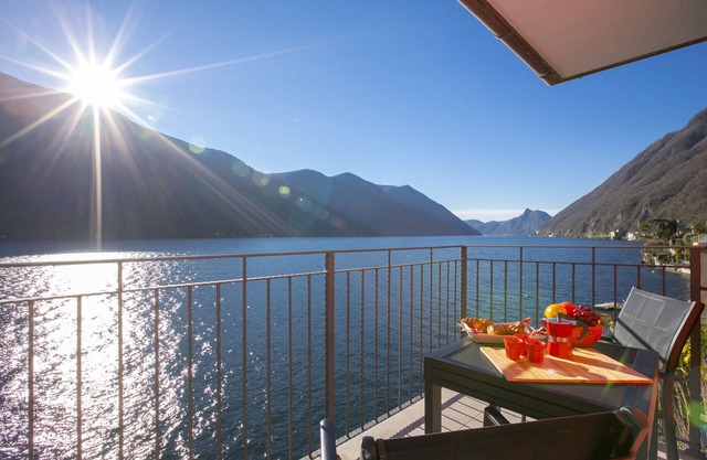 Blue View Lugano Lake - Waterfront Cocoon, Valsolda, Italy