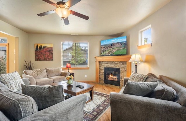 Bluebird Day - Canyon Retreat