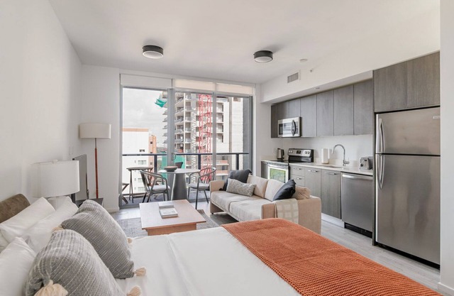 Blueground | Brickell, pool & w/d, nr City Centre