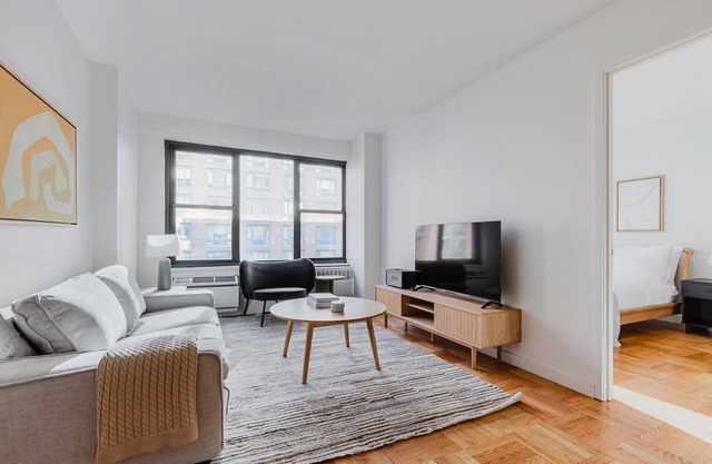 Blueground | Flatiron, gym & doorman, nr parks
