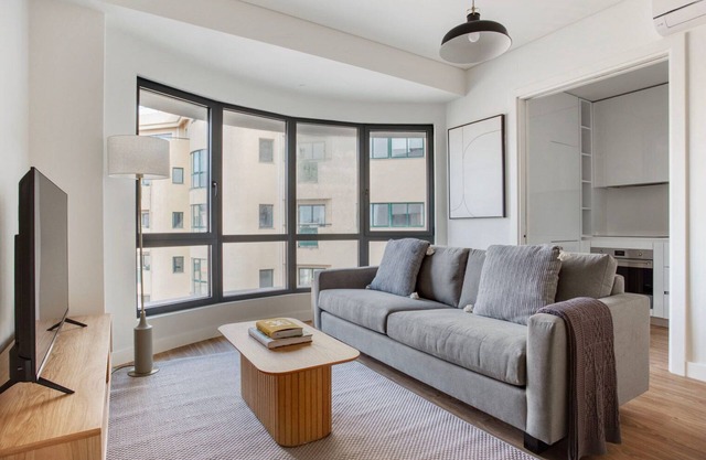 Blueground | Oeiras, rooftop, fully furnished
