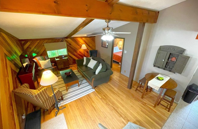 Bluffside Chalet Suite
