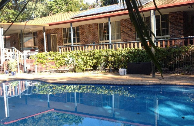Boambee Retreat - 4 Bedroom Home with Pool near Beach sleeps 8