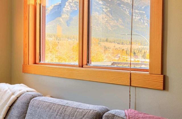 Boardwalk Bliss - Top Floor Downtown Condo
