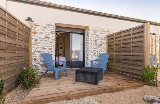 Bohême Studio with terrace and parking, near Planète Sauvage