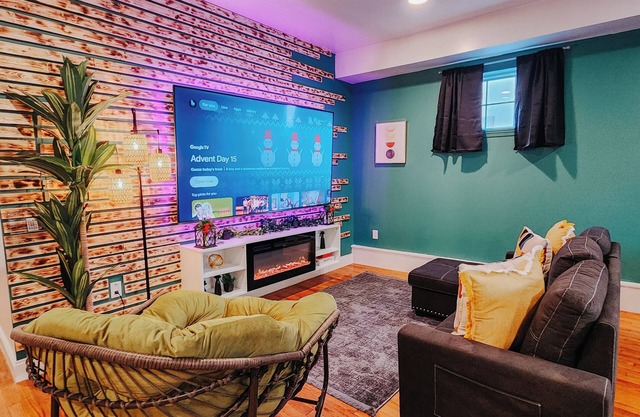 Boho Luxe/3 King Beds/Pool Table/85" TV