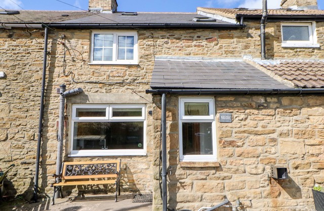 BOLT'S VIEW, pet friendly, with open fire in Rookhope