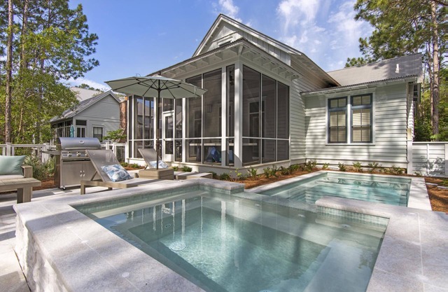 Book a Fall Getaway Today! Forest District! Low-Speed Vehicle! Private Pool! Bike to Seaside!