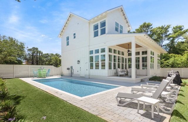 Book a Summer Getaway! Private Pool! 5 Adult Bikes! 30A Beaches! Short Walk to the Beach!