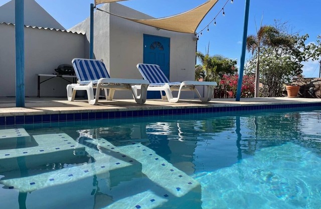 Book now. 3-bed/2bath, Private Pool, Close to Arashi, Eagle, and Palm Beaches!