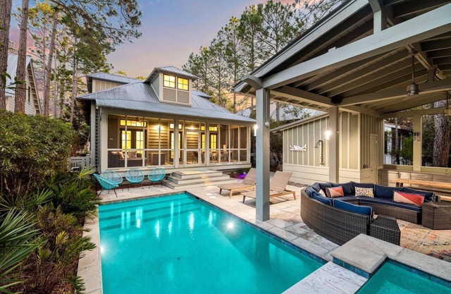 Book Now for Fall Stays! Private Pool and Sitting Spa! Community Amenities! 4 Adult Bikes!