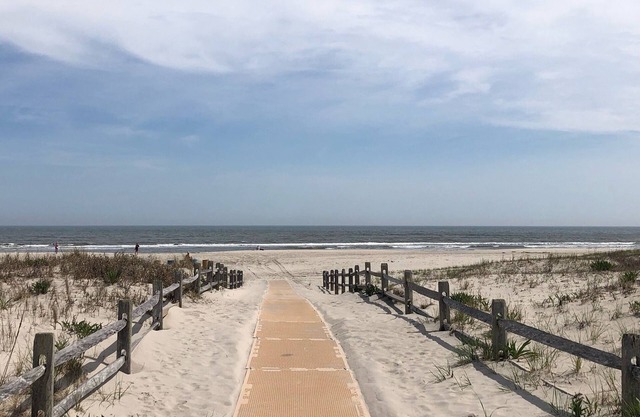 Book your vacation in this beachfront townhouse.!
