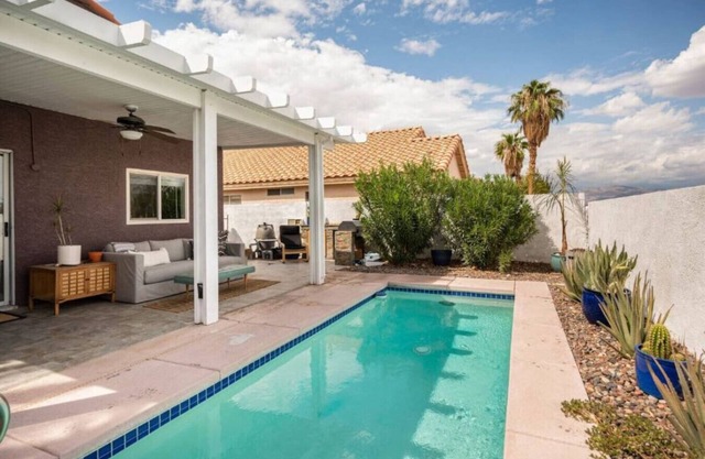 Bookbinder | Designer Pool Oasis, King Suite