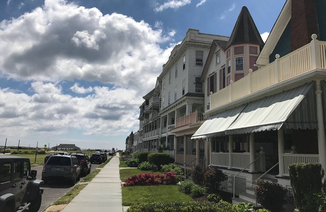 Booking for 2025 PRIVATE PARKING, 1.5 blocks to beach, pet friendly,cental air