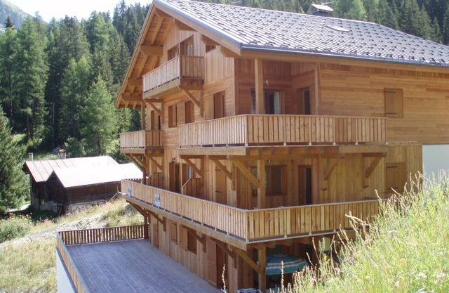 BOOKINGS READY.Beautiful spacious apartment, 8 beds, Great location and views