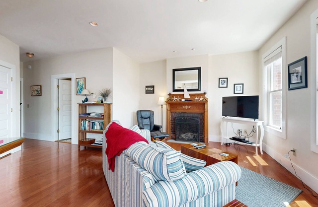 Boothbay Harbor Flat in the heart of Nightlife, Shopping, Boating Excursions
