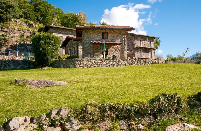 Borgo Erbiola Ciclamino Rustico Holiday Apartment with Pool