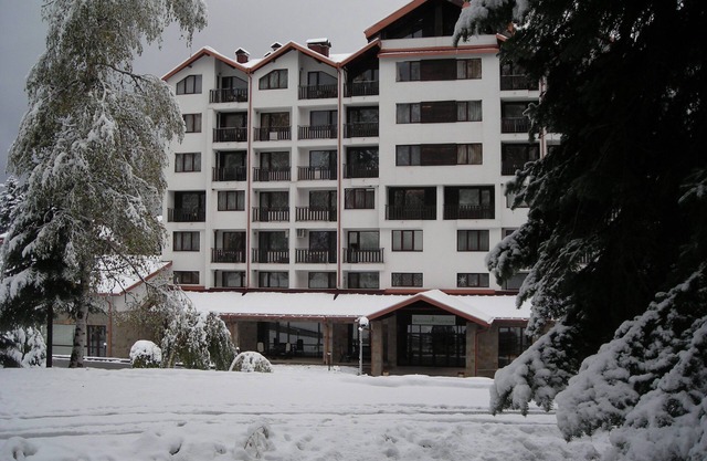 Borovets Gardens Chalet flat - close to slopes and mountain views