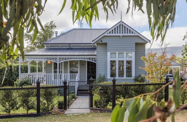 Botanic House in Woodend