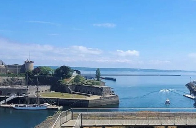 Bougainville apartment Sea and castle view