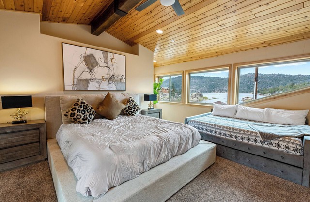 Boulder Bay Chalet Lakefront