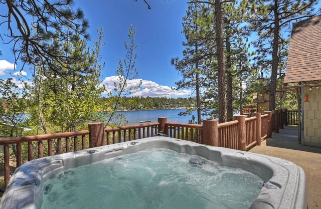 Boulder Bay Cove Lakefront by Destination Big Bear : Views! Hot Tub! Foosball! Historic Features! Updated Kitchen!